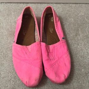 Tom Bright Pink Slip ons